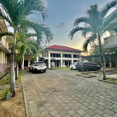 Oyo Life 93504 Kost Krisna Hotel Temukus Buitenkant foto