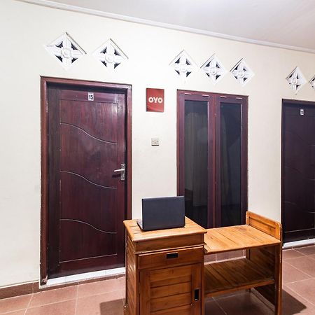Oyo Life 93504 Kost Krisna Hotel Temukus Buitenkant foto