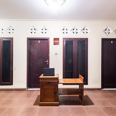 Oyo Life 93504 Kost Krisna Hotel Temukus Buitenkant foto