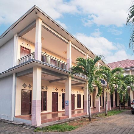Oyo Life 93504 Kost Krisna Hotel Temukus Buitenkant foto