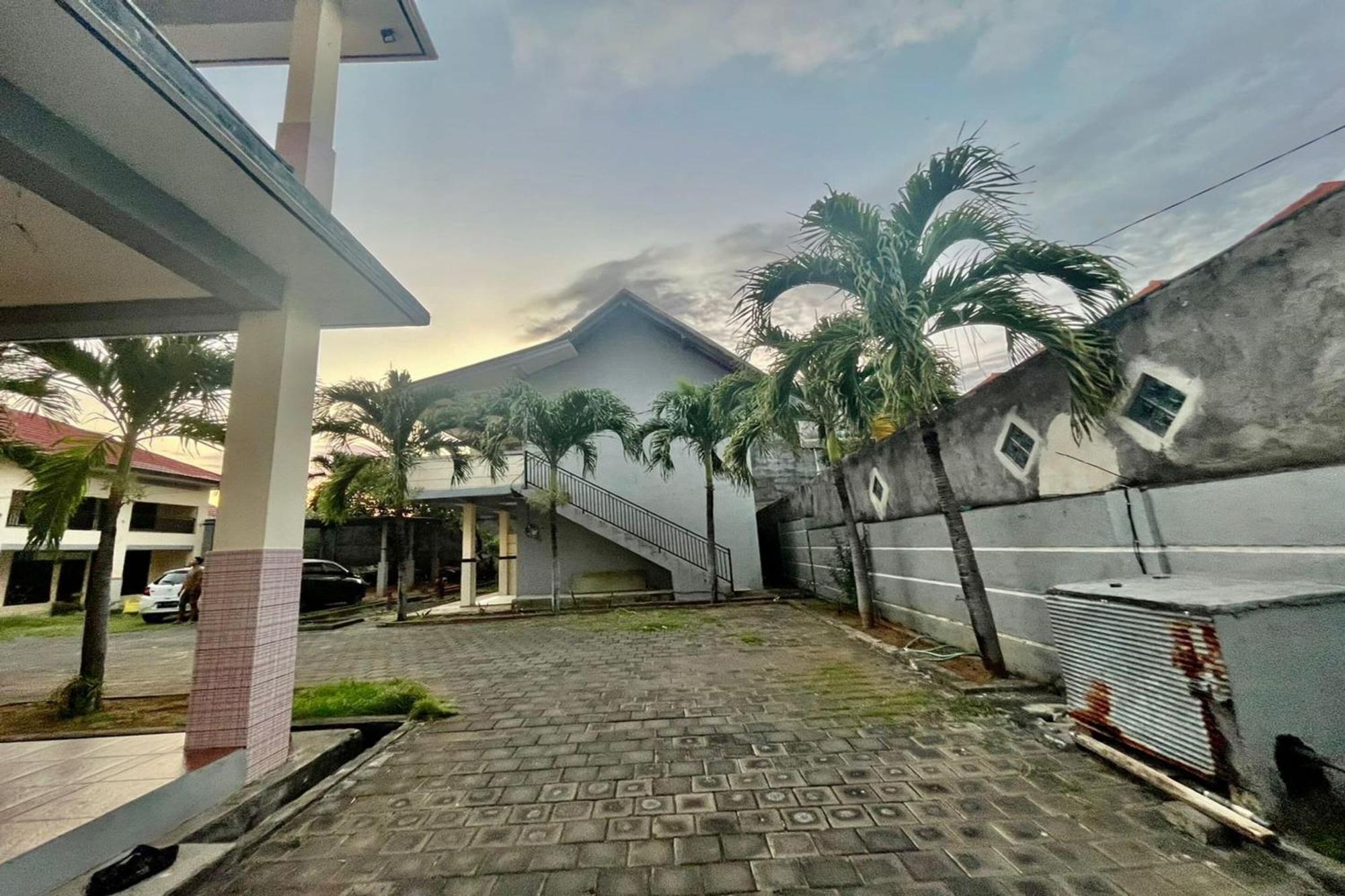 Oyo Life 93504 Kost Krisna Hotel Temukus Buitenkant foto