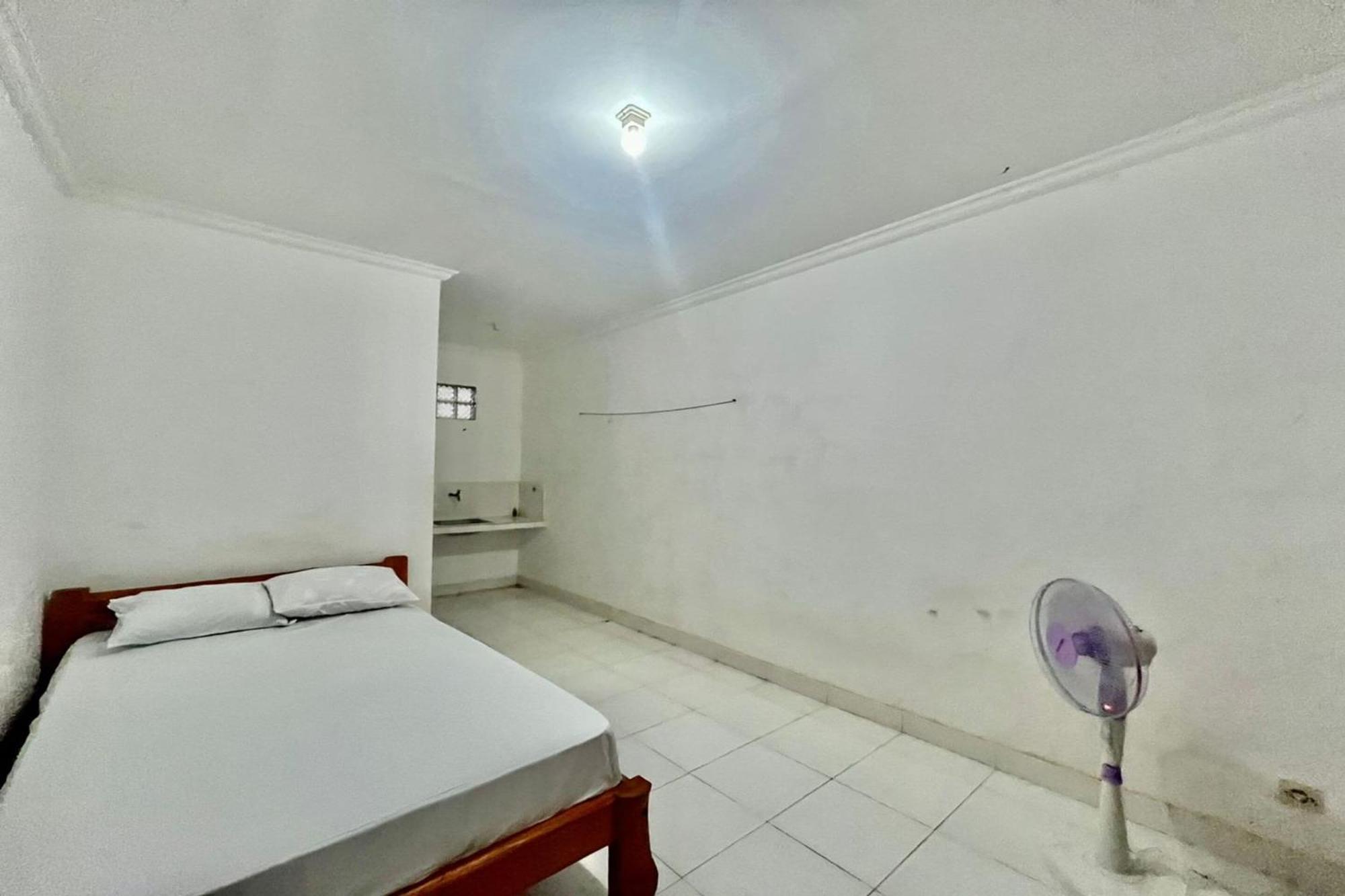 Oyo Life 93504 Kost Krisna Hotel Temukus Buitenkant foto