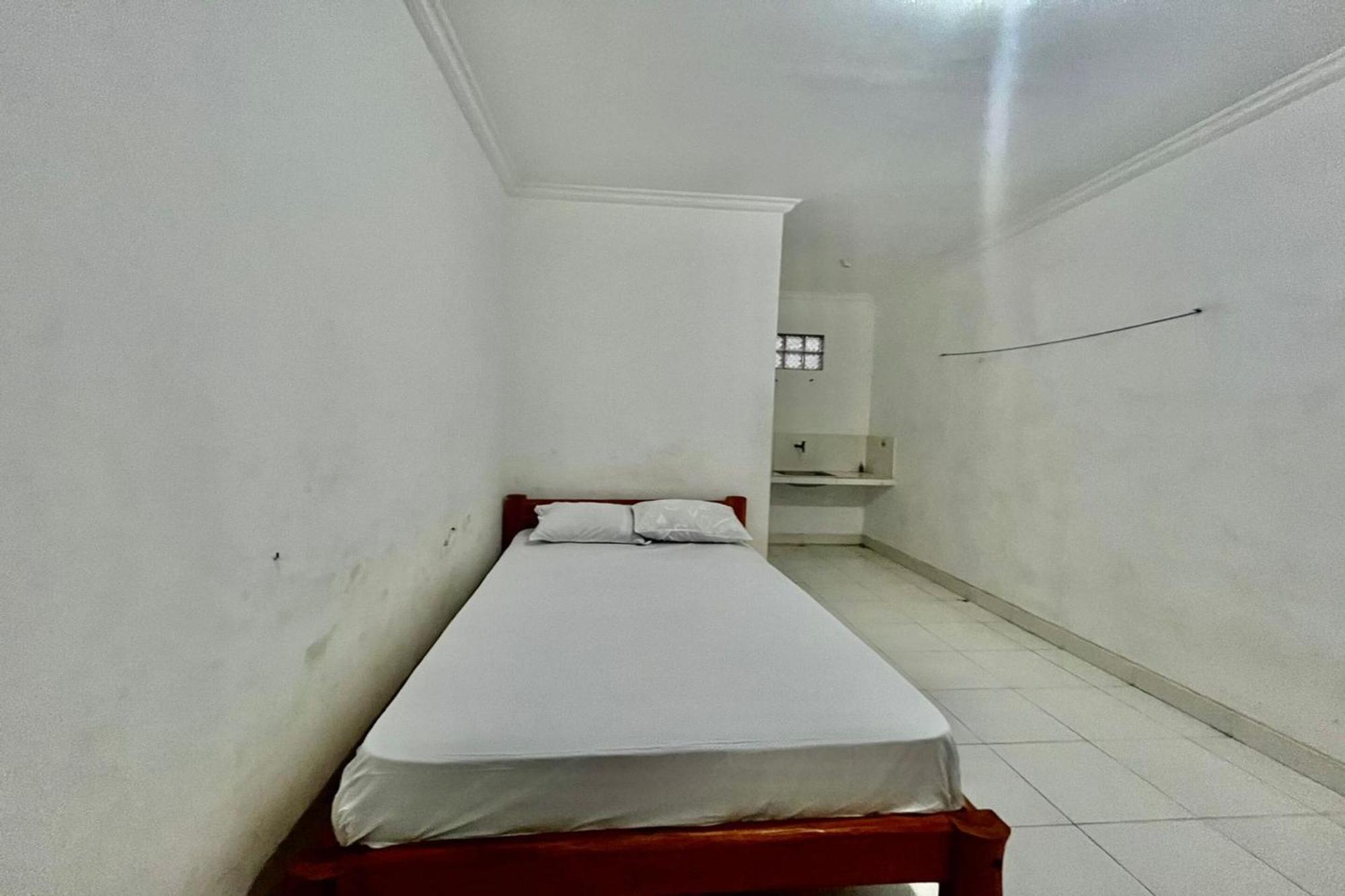 Oyo Life 93504 Kost Krisna Hotel Temukus Buitenkant foto