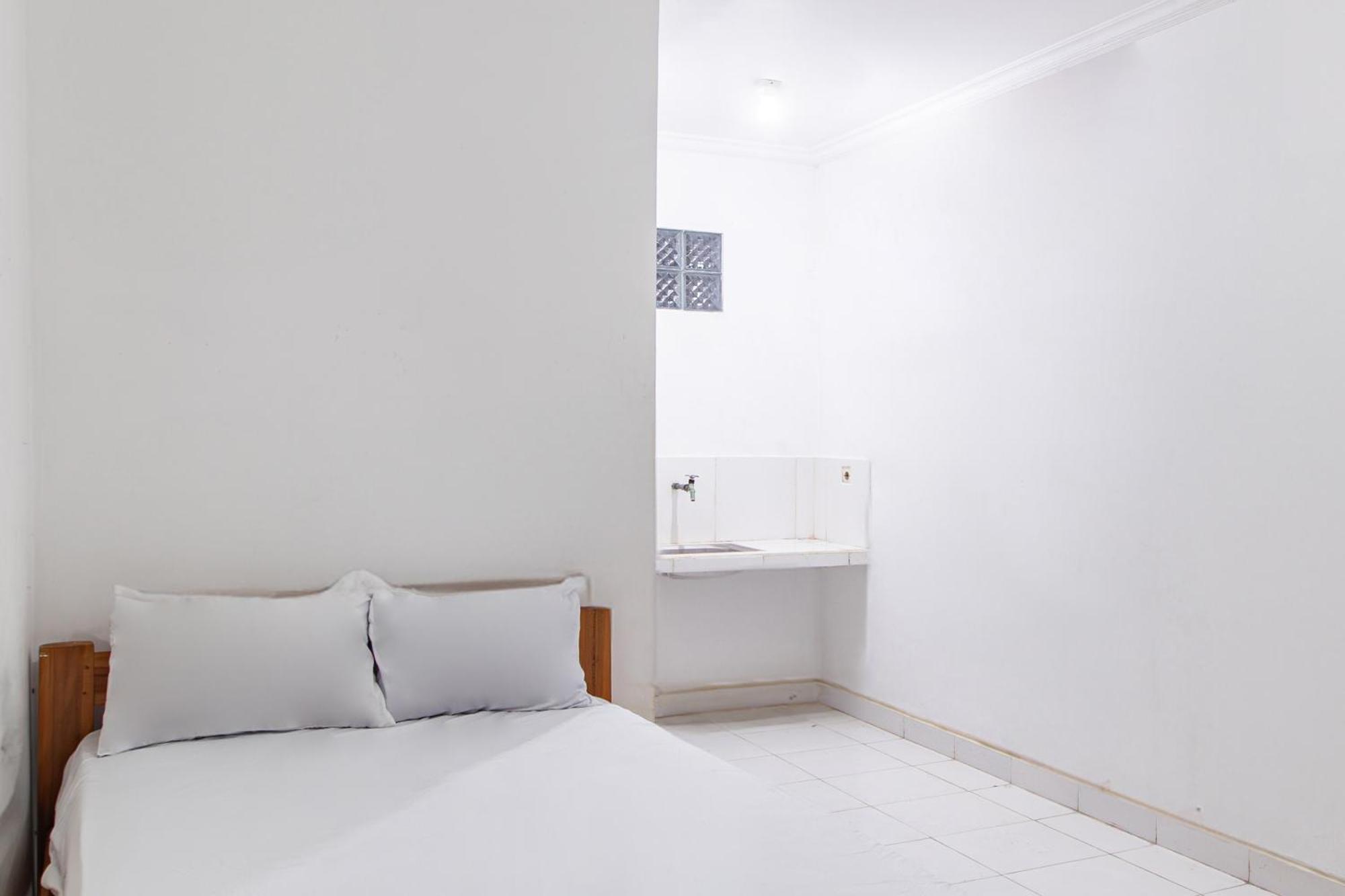 Oyo Life 93504 Kost Krisna Hotel Temukus Buitenkant foto