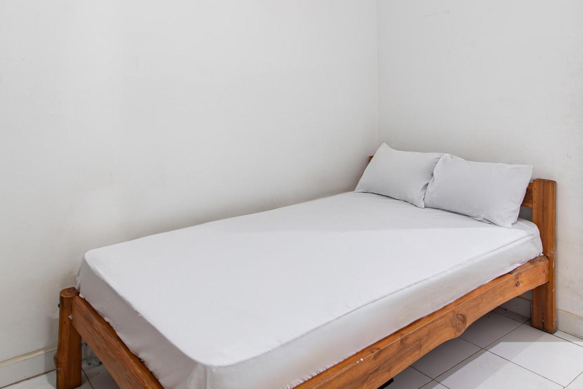 Oyo Life 93504 Kost Krisna Hotel Temukus Buitenkant foto