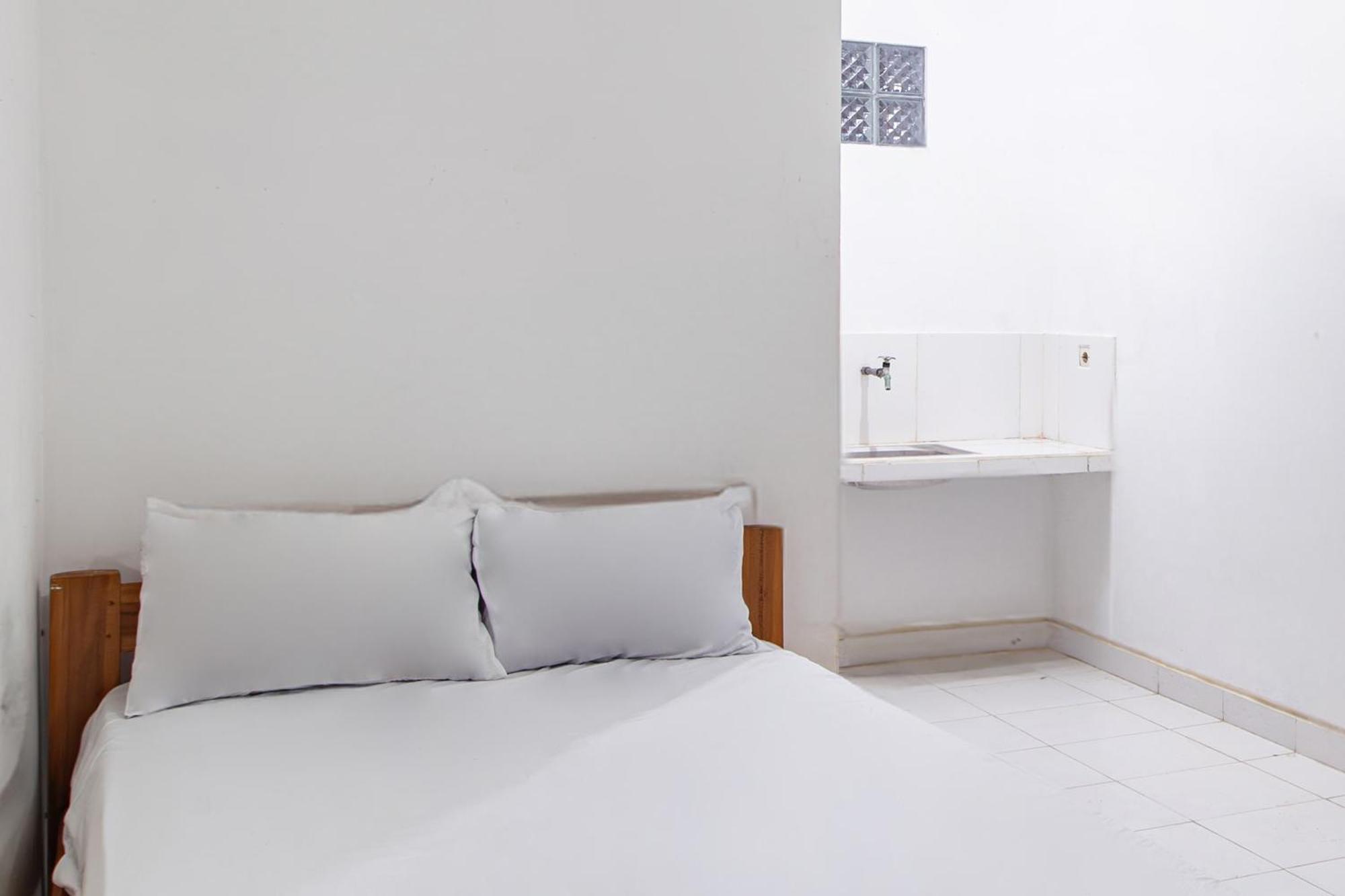 Oyo Life 93504 Kost Krisna Hotel Temukus Buitenkant foto