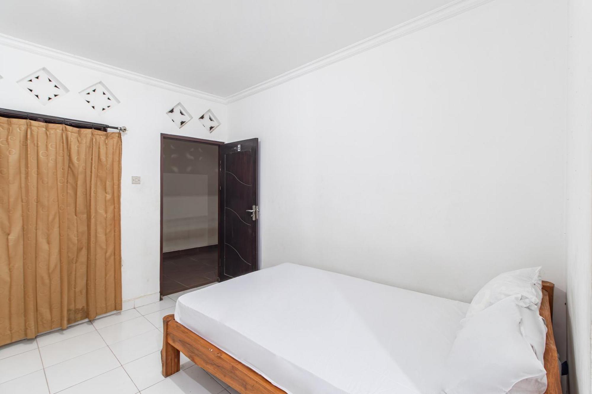 Oyo Life 93504 Kost Krisna Hotel Temukus Buitenkant foto
