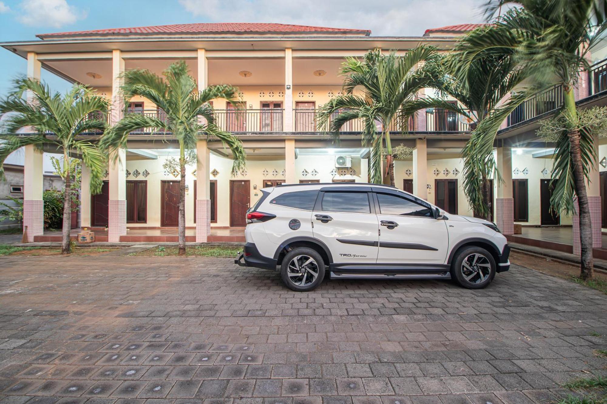 Oyo Life 93504 Kost Krisna Hotel Temukus Buitenkant foto