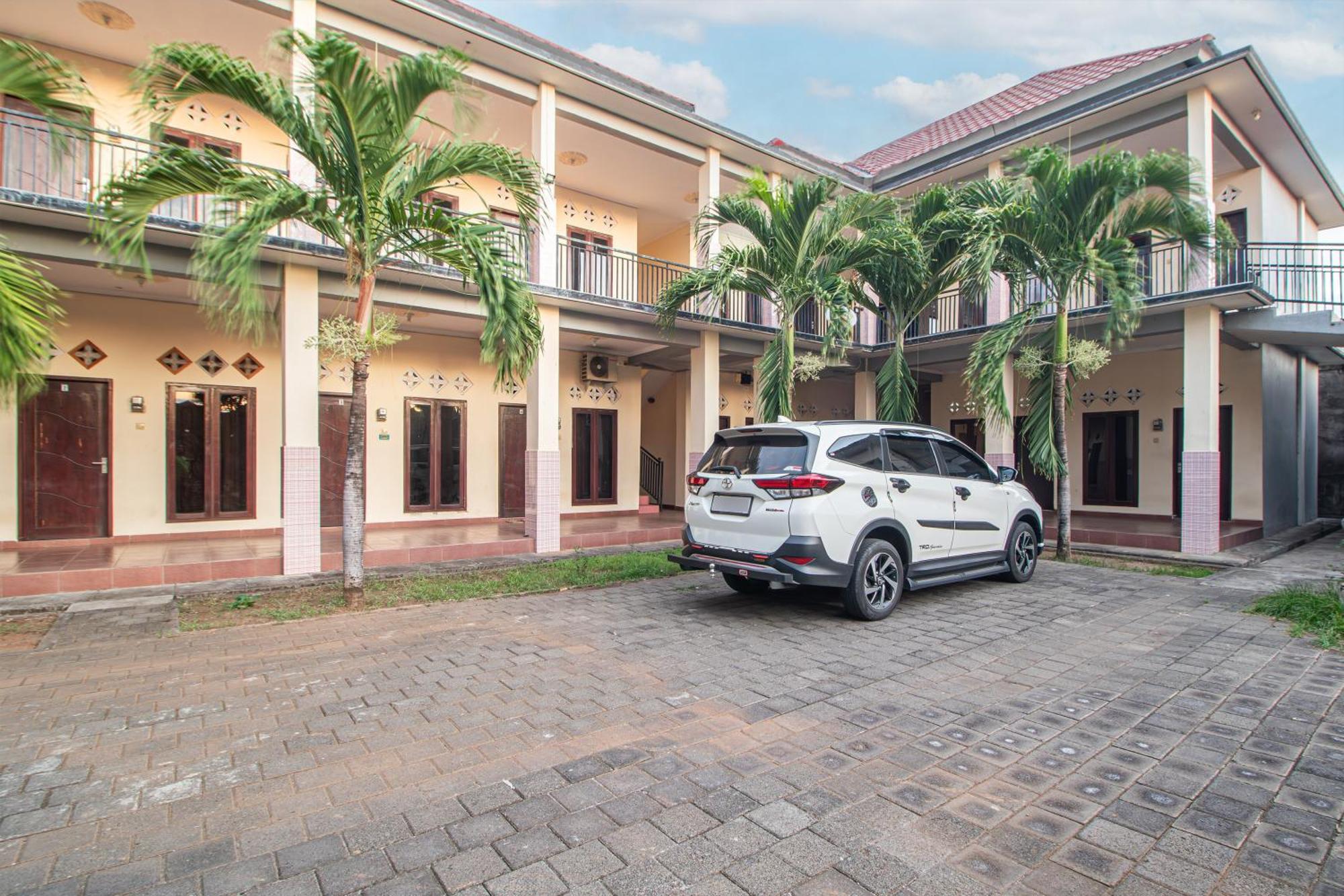 Oyo Life 93504 Kost Krisna Hotel Temukus Buitenkant foto