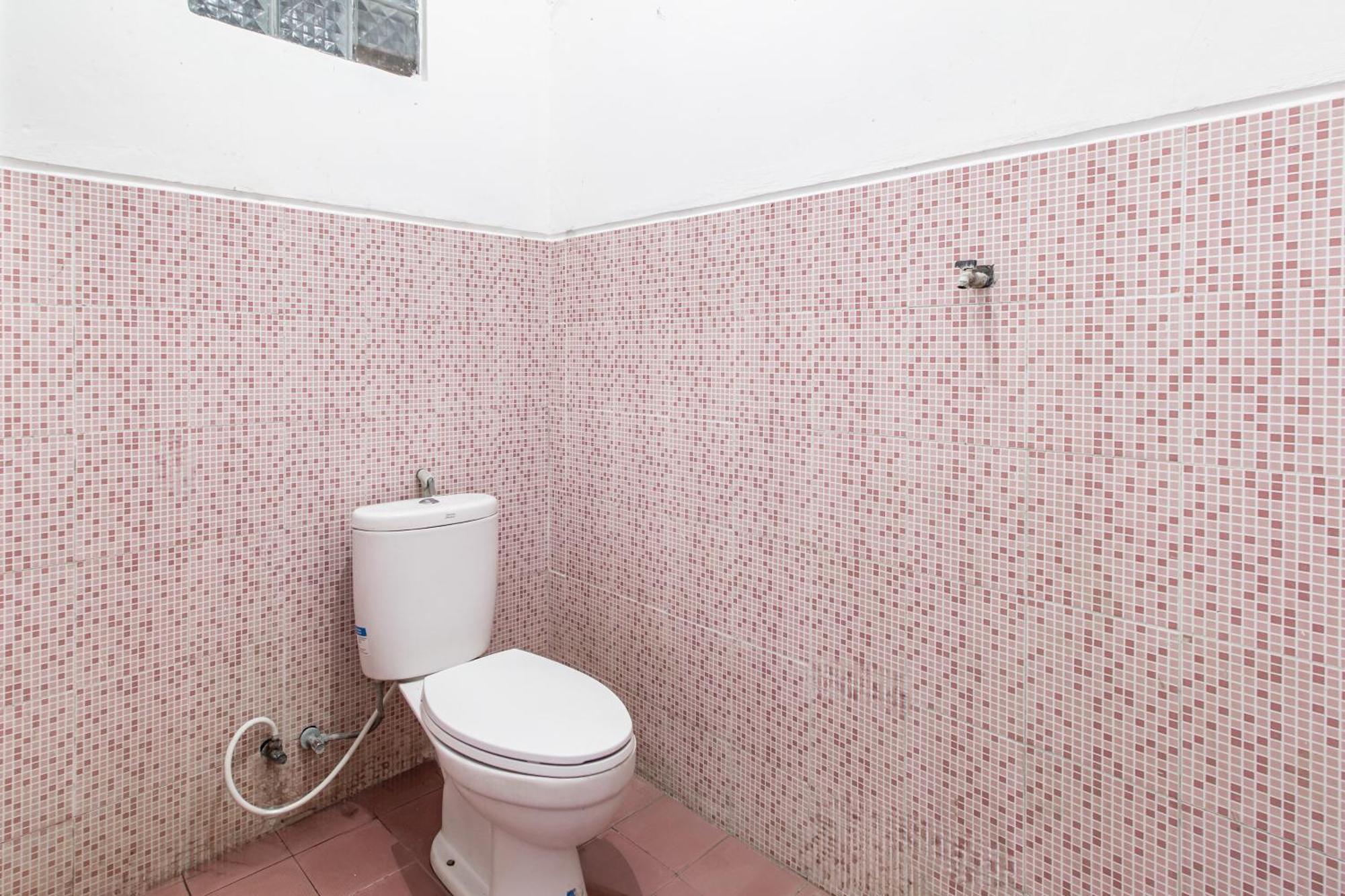 Oyo Life 93504 Kost Krisna Hotel Temukus Buitenkant foto