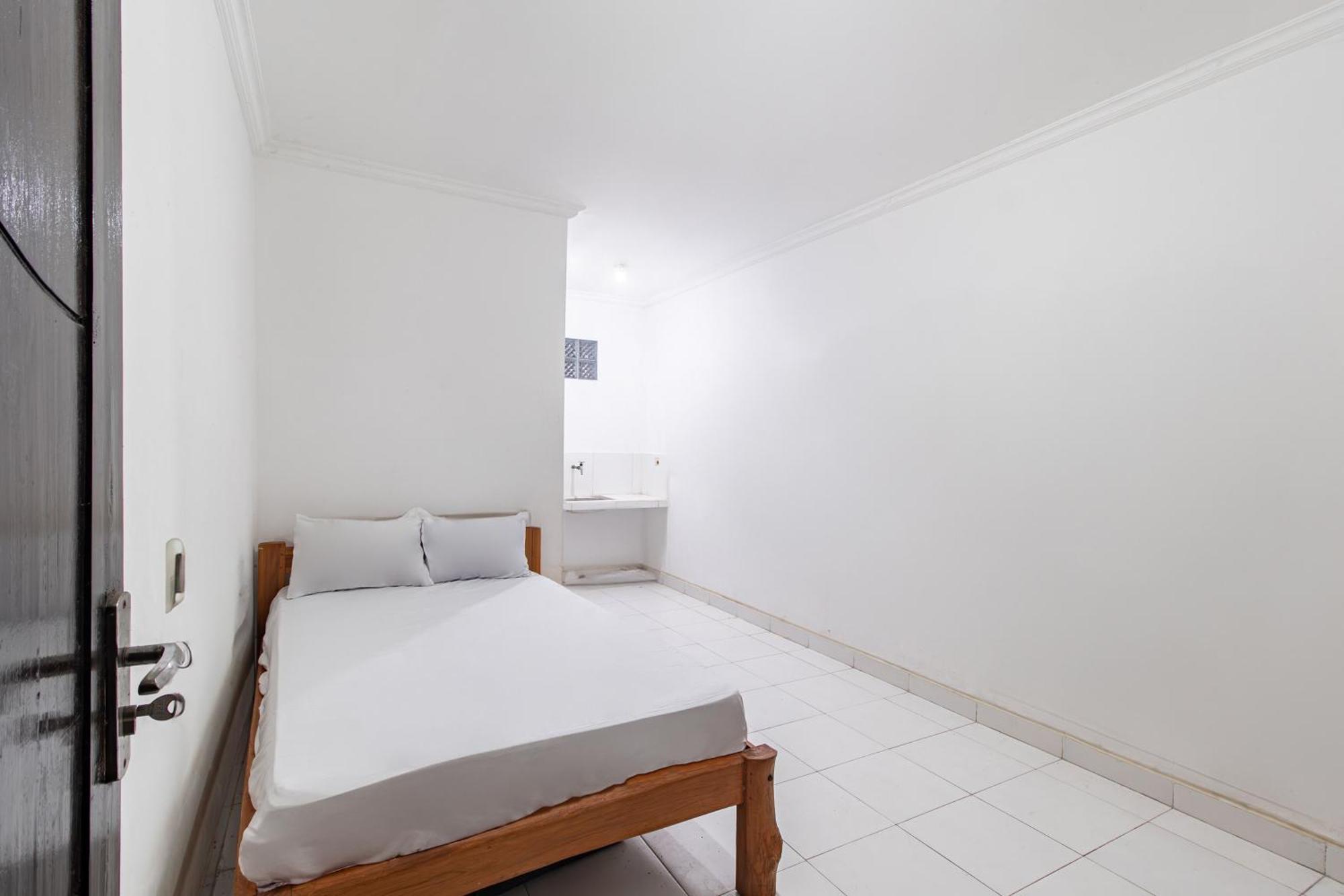 Oyo Life 93504 Kost Krisna Hotel Temukus Buitenkant foto