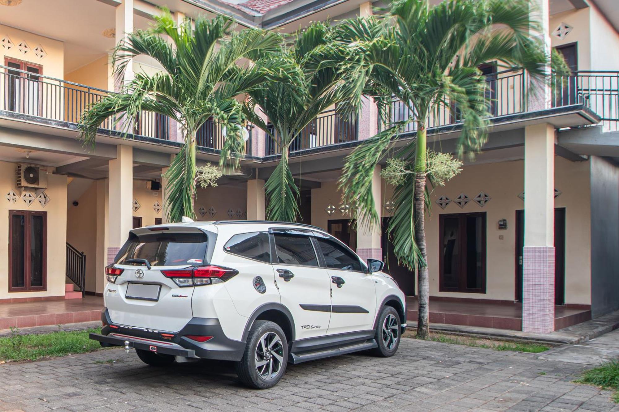 Oyo Life 93504 Kost Krisna Hotel Temukus Buitenkant foto